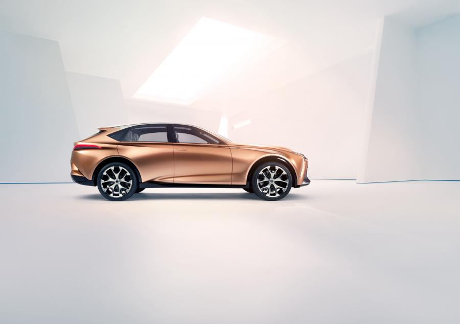  Lexus LF-1 Limitless 2018 года  (фото 2 из 72)